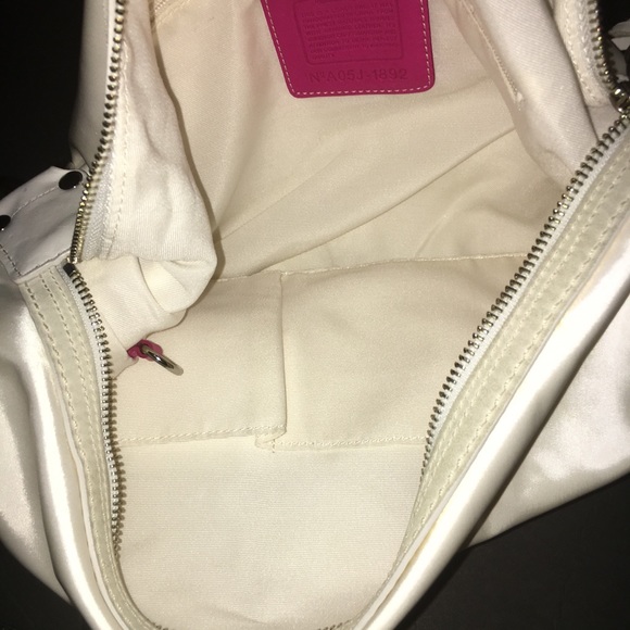 Coach pocketbook White satin and leather - Picture 6 of 8